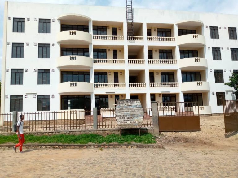 Primature : l’État perd plus de 8 milliards par mois