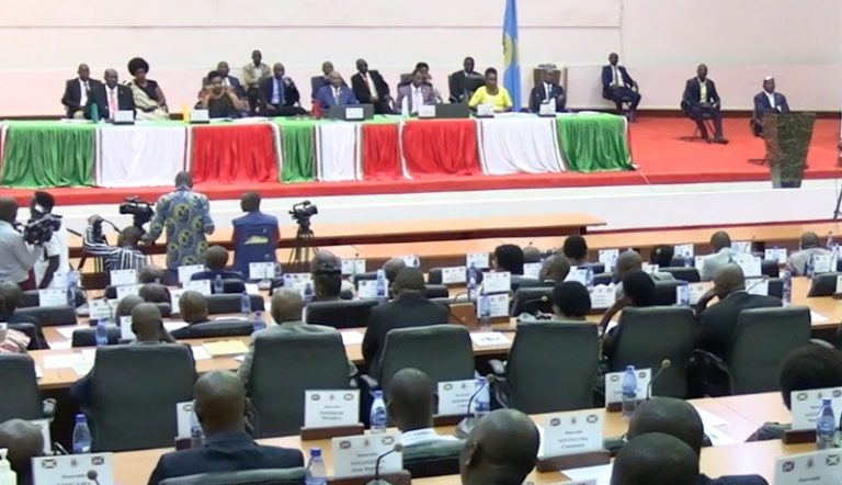 Barrières de police : certains députés expriment des doutes